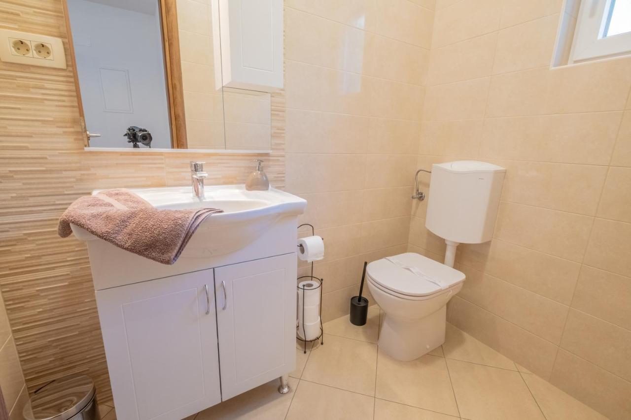 Amazing 4 Bedroom Villa With Swimming Pool And Wifi, Family Frendly Tribalj  Dış mekan fotoğraf