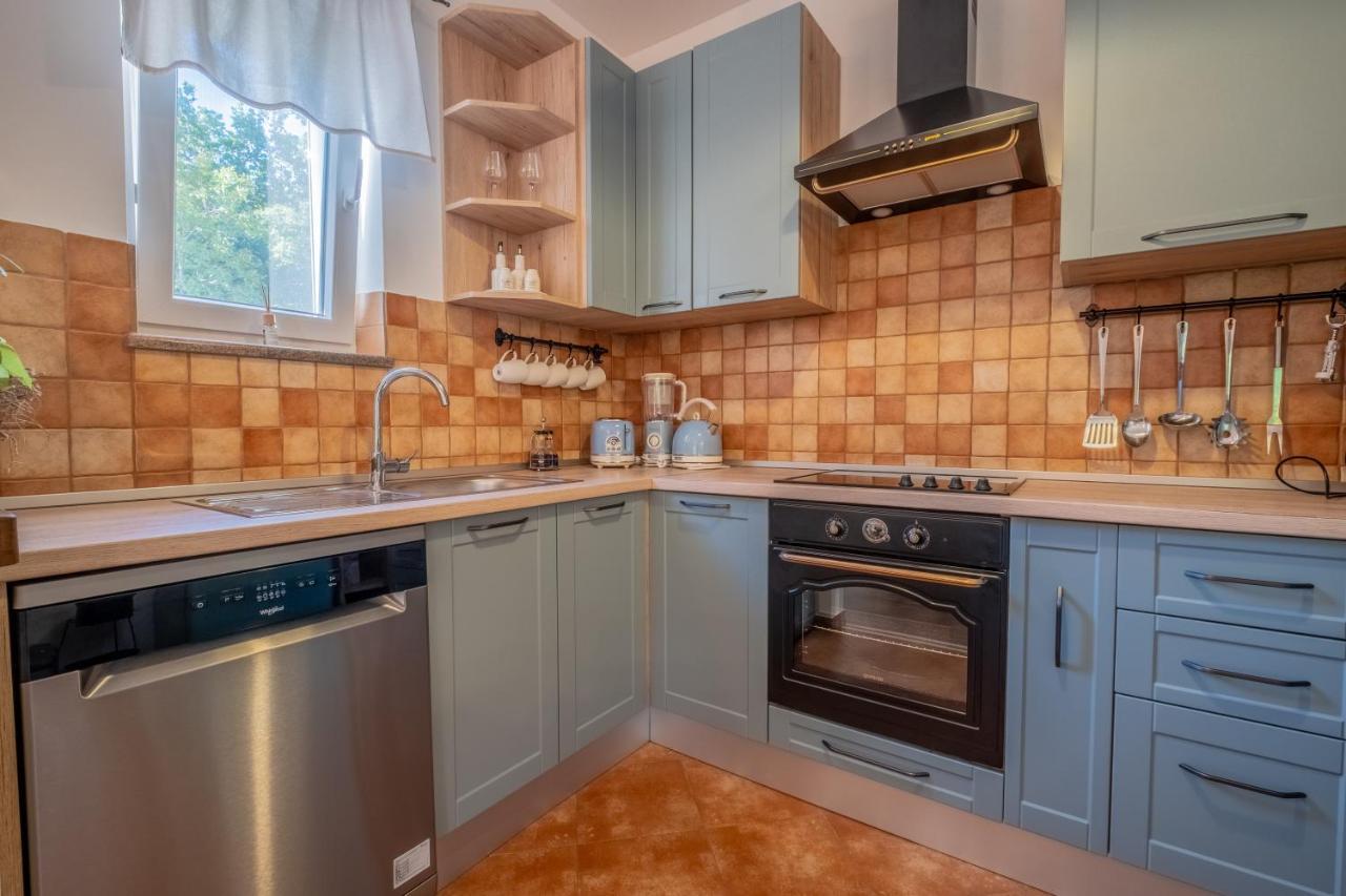 Amazing 4 Bedroom Villa With Swimming Pool And Wifi, Family Frendly Tribalj  Dış mekan fotoğraf