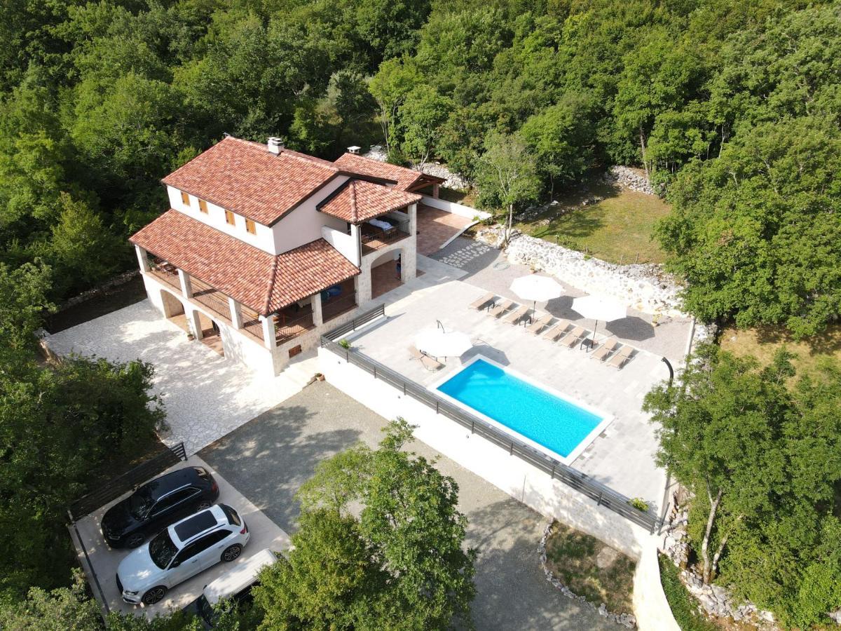 Amazing 4 Bedroom Villa With Swimming Pool And Wifi, Family Frendly Tribalj  Dış mekan fotoğraf